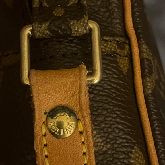 Louis Vuitton Danube Crossbody Bag - Picture 16 of 16